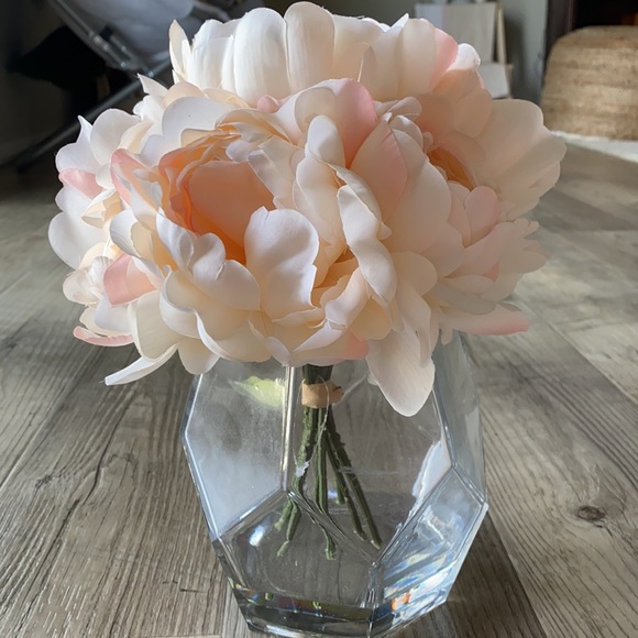 Fake Pink Flowers - Picture 2 of 3